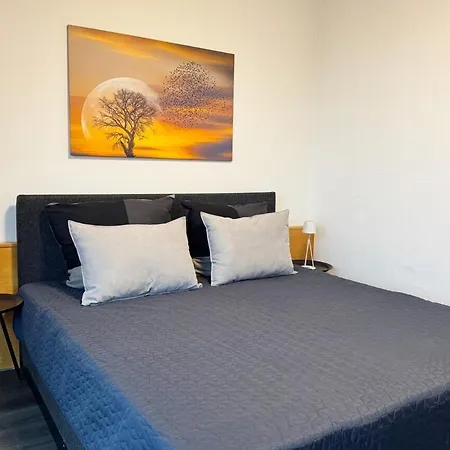 Penthouse Zentral Mit Goldstadtblick *